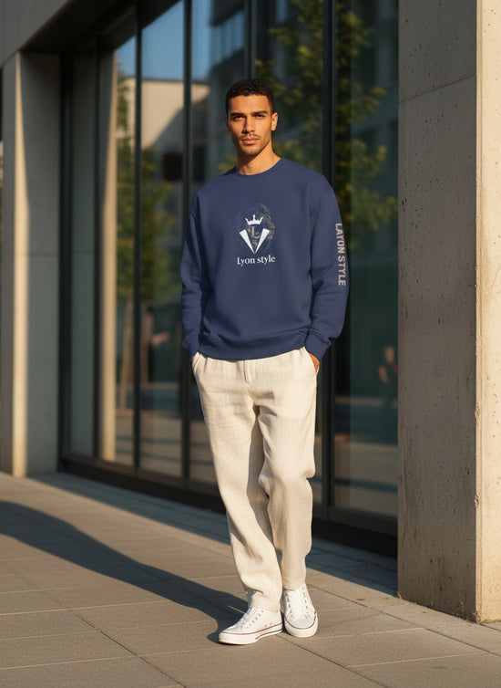 Full body view of the model wearing Sudadera gruesa unisex